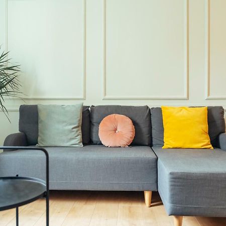 Classy Apartment - Old Town Bukares Bagian luar foto