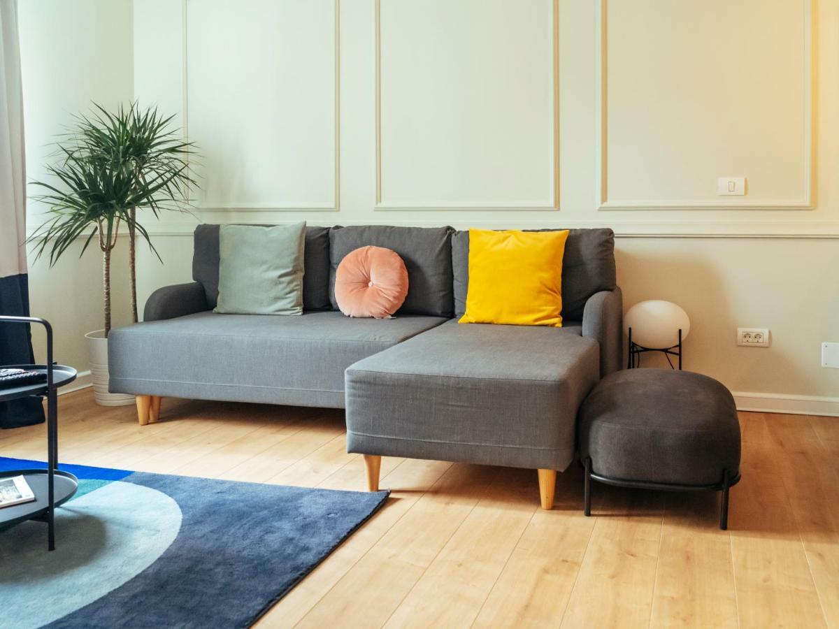 Classy Apartment - Old Town Bukares Bagian luar foto