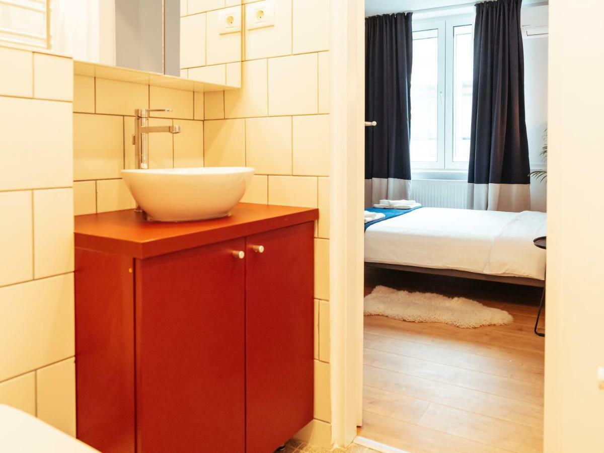 Classy Apartment - Old Town Bukares Bagian luar foto