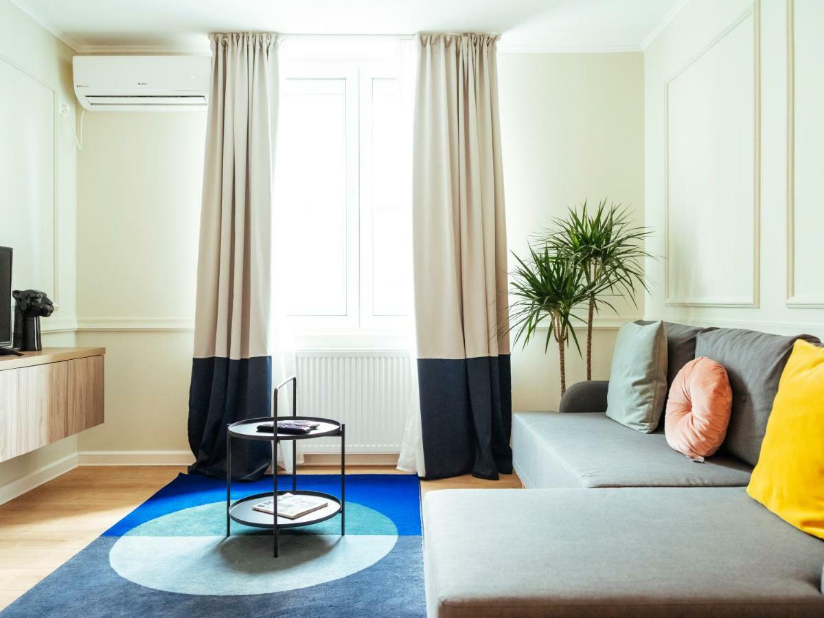 Classy Apartment - Old Town Bukares Bagian luar foto