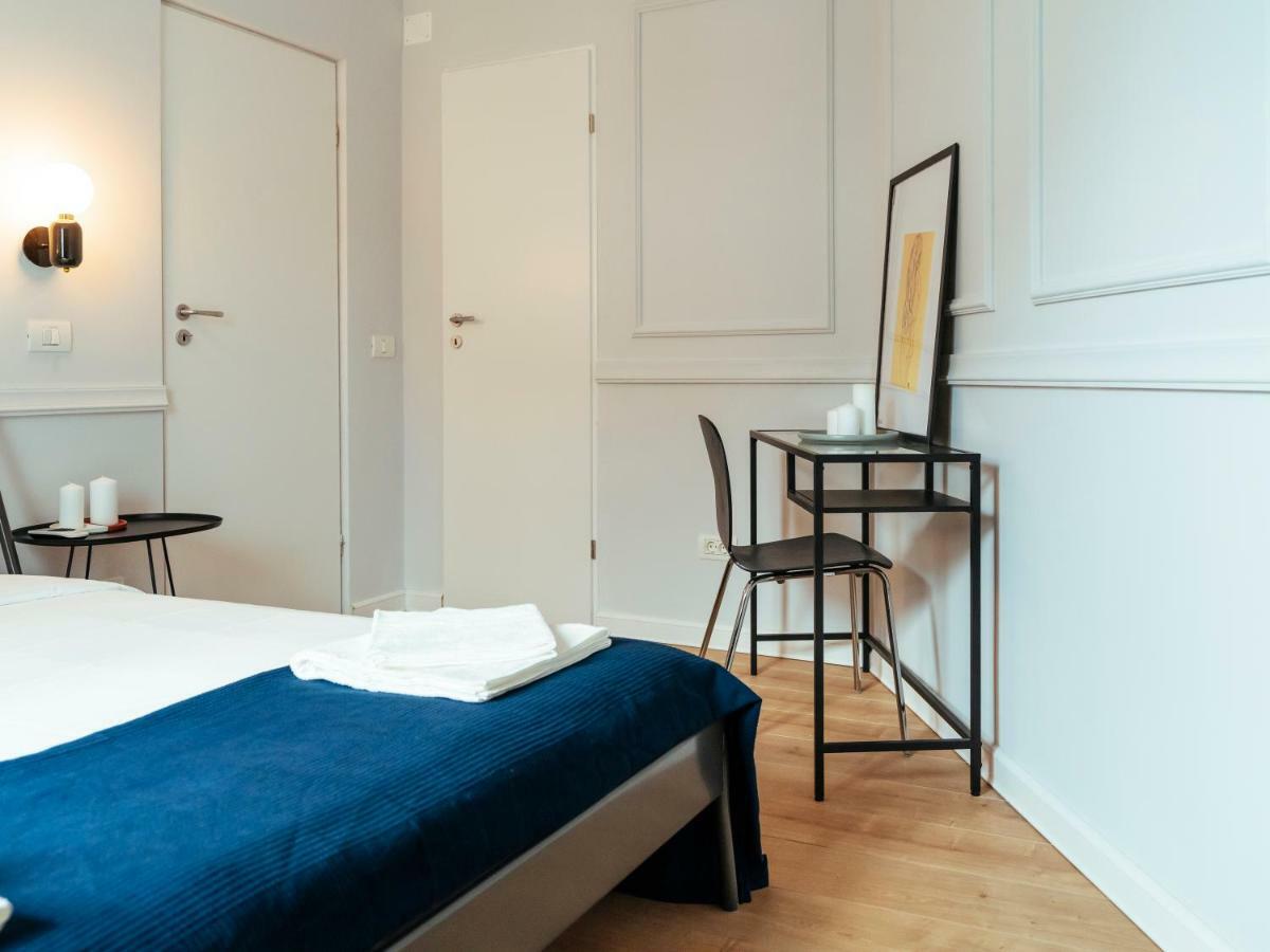 Classy Apartment - Old Town Bukares Bagian luar foto
