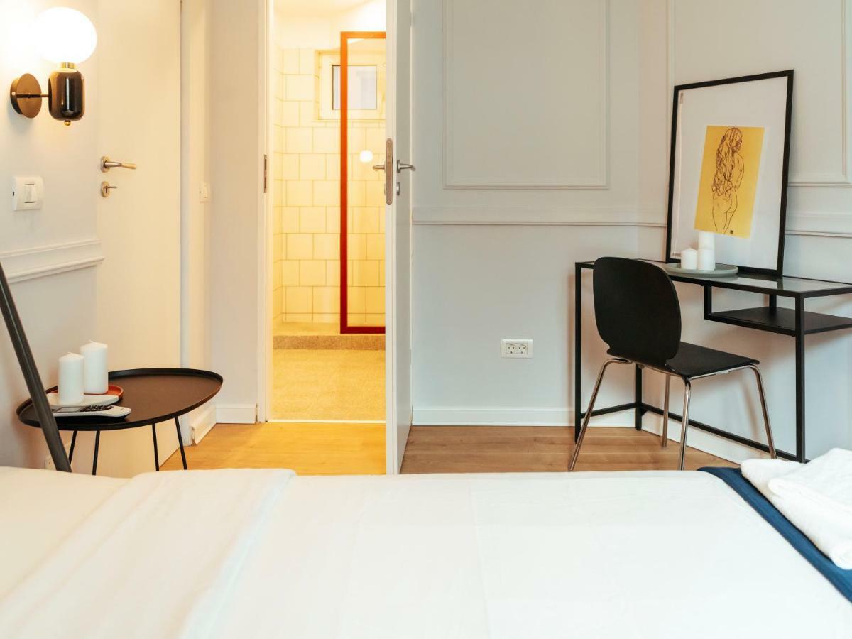 Classy Apartment - Old Town Bukares Bagian luar foto