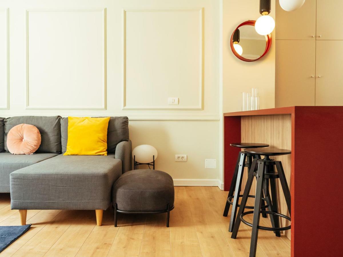 Classy Apartment - Old Town Bukares Bagian luar foto
