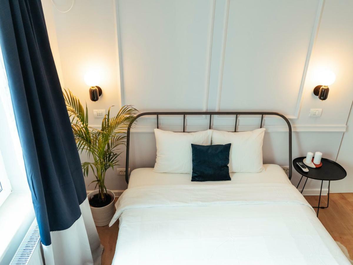 Classy Apartment - Old Town Bukares Bagian luar foto